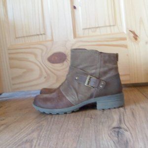 Earth Origins Phoenix Women's Bark Zip Bootie size 9.5